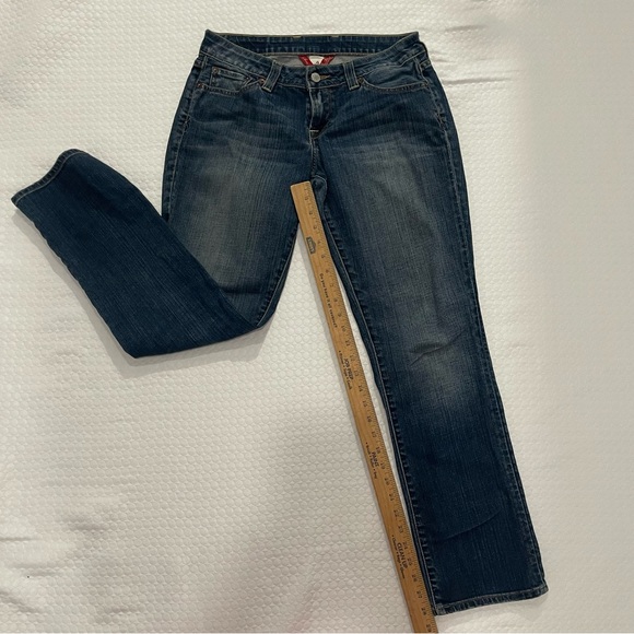 Lucky Jeans. Sz 4/27. Low rise straight-leg cut. Excellent condition. - Picture 5 of 13